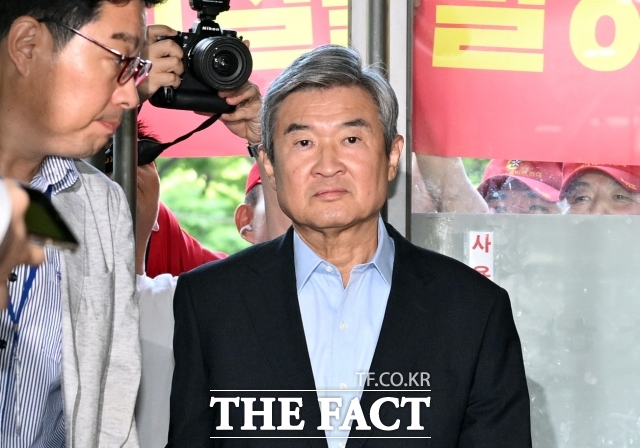 조태용 전 국가안보실장이 채상병 순직 사건 수사에 외압을 가한 혐의로 재판에 넘겨진 윤석열 전 대통령 재판에 증인으로 출석해 증언을 모두 거부했다. 조 전 실장이 지난해 7월 오전 서울 서초구 순직해병 특검 사무실에 피의자 신분으로 출석하고 있다./이새롬 기자