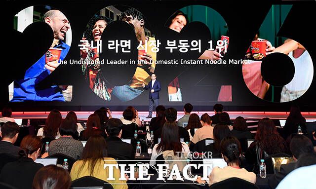조용철 농심 대표이사가 13일 오전 서울 중구 롯데호텔 서울크리스탈볼룸에서 열린 농심 신라면 40주년 기자간담회에서 발언을 하고 있다. /박상민 기자
