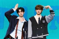  '비타민 자판기' 플레어 유의 상큼한 데뷔 선언 'WAY 2 U'(종합)