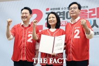  장동혁 대표와 함께 주먹 불끈 쥔 이진숙 [포토]