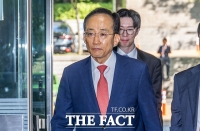  '계엄 해제 표결 방해 혐의' 추경호, 굳은 표정으로 공판 출석 [TF사진관]