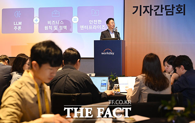허정열 워크데이코리아 지사장이 14일 오전 서울 강남구 웨스틴 서울 파르나스에서 열린 ‘워크데이 엘리베이트 서울 2026’ 기자간담회에 참석해 인사말을 하고 있다. /서예원 기자