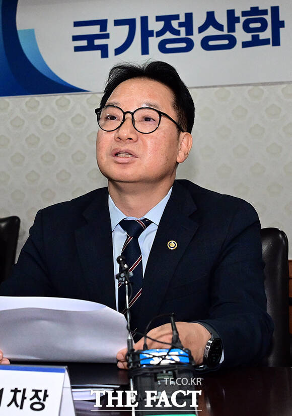 김영수 국무조정실 국무1차장이 14일 오후 서울 종로구 정부서울청사에서 국가정상화 총괄TF 2차 회의에 참석해 모두발언을 하고 있다. /임영무 기자
