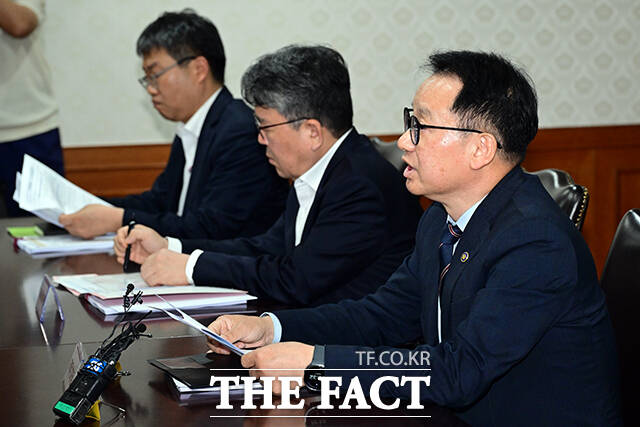 김영수 국무조정실 국무1차장이 14일 오후 서울 종로구 정부서울청사에서 국가정상화 총괄TF 2차 회의에 참석해 모두발언을 하고 있다. /임영무 기자
