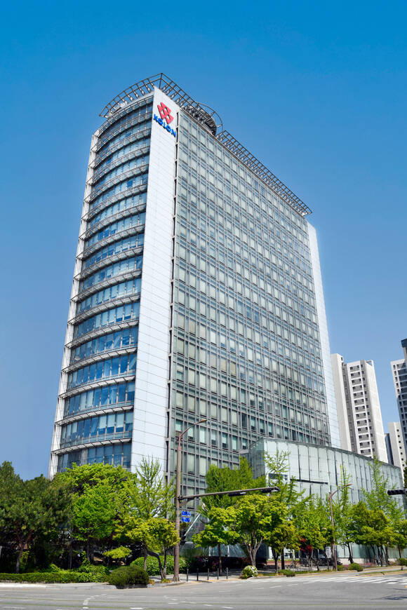 코오롱글로벌이 올해 1분기 영업이익이 급증하며 실적 반등에 성공했다. 사진은 코오롱글로벌 과천 사옥. /코오롱글로벌