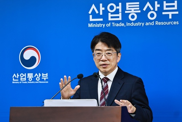 양기욱 산업통상부 산업자원안보실장은 중동전쟁 대응본부 일일 브리핑을 하고 있는 모습. /산업통상부