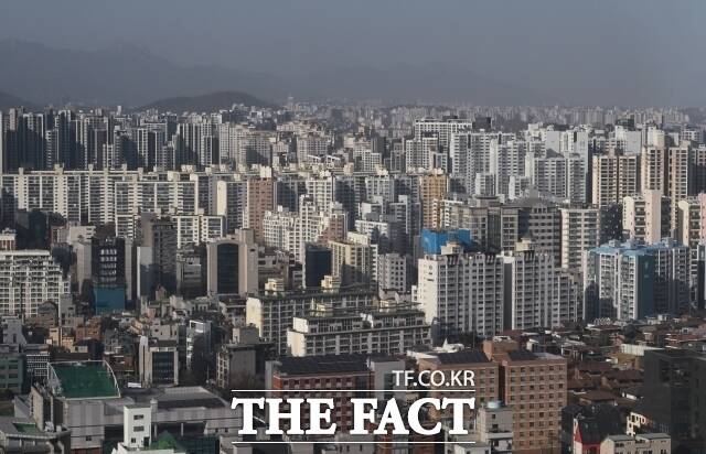다방에 따르면 전세 시장은 서울과 경기 모두 거래가 줄고 보증금은 오르는 흐름을 나타냈다. /더팩트 DB