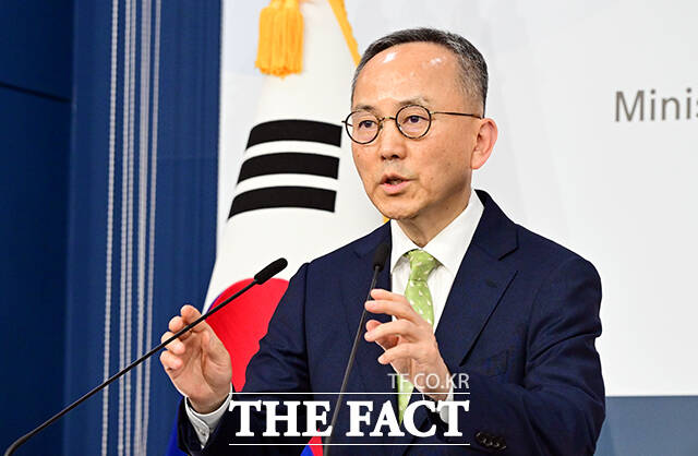박일 외교부 대변인이 14일 오후 서울 종로구 외교부에서 현안 관련 정례브리핑을 하고 있다. /임영무 기자