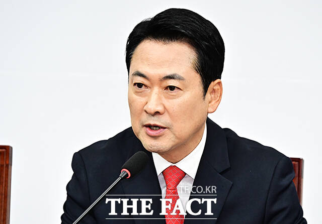 장동혁 국민의힘 대표가 14일 김용범 청와대 정책실장의 '국민배당금' 발언을 겨냥해 