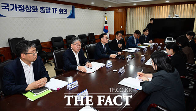 김영수 국무조정실 국무1차장이 14일 오후 서울 종로구 정부서울청사에서 국가정상화 총괄TF 2차 회의에 참석해 모두발언을 하고 있다. /임영무 기자
