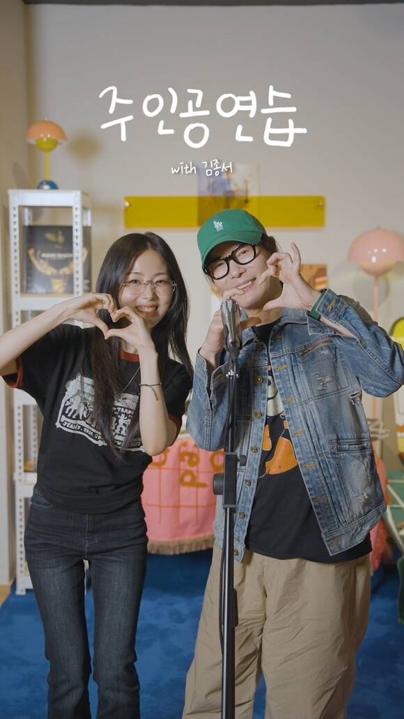 가수 김종서(오른쪽)가 후배 가수 HYNN(박혜원)과 함께 '주인공 연습' 보컬 챌린지에 참여했다./HYNN(박혜원) 소셜 미디어