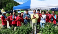 봉화군, 외국인 계절근로자 45명 입국…농촌 인력난 해소 기대