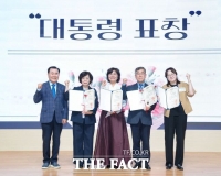  충남도교육청, 스승의 날 유공교원 표창 수여…교육 현장 헌신 조명