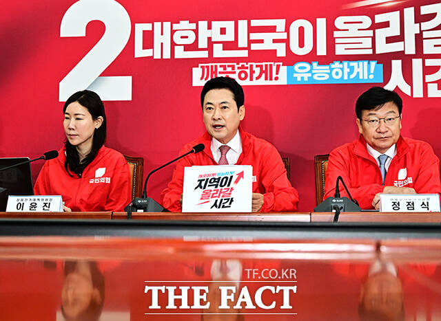 장동혁 국민의힘 대표가 15일 오전 서울 여의도 국회에서 열린 중앙선거대책위원회의에 참석해 모두발언을 하고 있다. /국회=배정한 기자