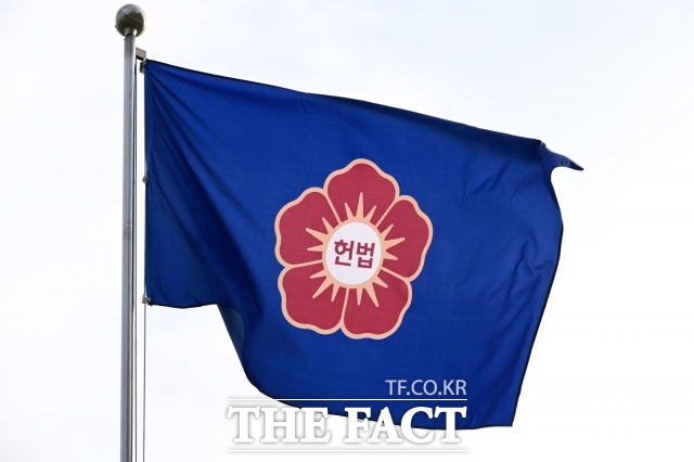 항소이유서를 법정 제출 기한을 넘겨 제출했다는 이유로 항소를 각하한 법원 결정을 다투는 재판소원 사건 2건이 헌법재판소 전원재판부에 회부됐다./남윤호 기자