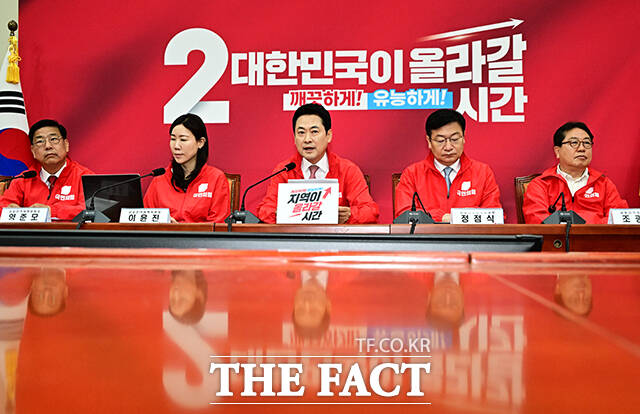 장동혁 국민의힘 대표가 15일 오전 서울 여의도 국회에서 열린 중앙선거대책위원회의에 참석해 모두발언을 하고 있다. /국회=배정한 기자