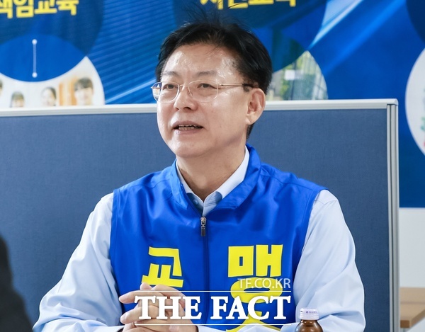 맹수석 대전시교육감 후보가 15일 스승의 날을 맞아 교사들의 실질적인 권익과 처우 개선을 위한 공약을 발표했다. /맹수석 후보