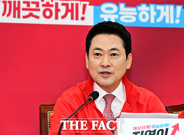 장동혁 국민의힘 대표가 15일 오전 서울 여의도 국회에서 열린 중앙선거대책위원회의에 참석해 모두발언을 하고 있다. /국회=배정한 기자