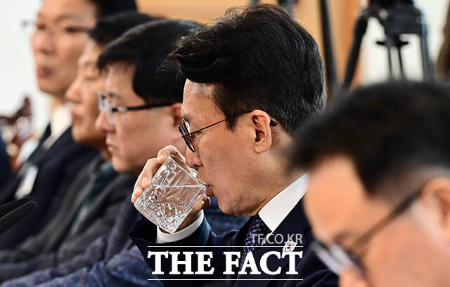 김민석 국무총리가 15일 오후 서울 종로구 정부서울청사에서 열린 국가물관리위원회 제18차 본회의에 참석해 모두발언을 하고 있다. /임영무 기자