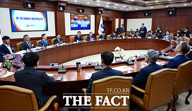 김민석 국무총리가 15일 오전 서울 종로구 정부서울청사에서 열린 민·관 대테러 업무혁신TF 최종보고회에 참석해 모두발언을 하고 있다. /임영무 기자