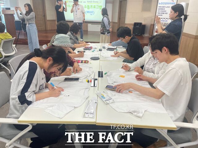 충남도립대 작업치료학과 전공 기반 리더십 동아리 '리더19'의 활동 모습. /충남도립대