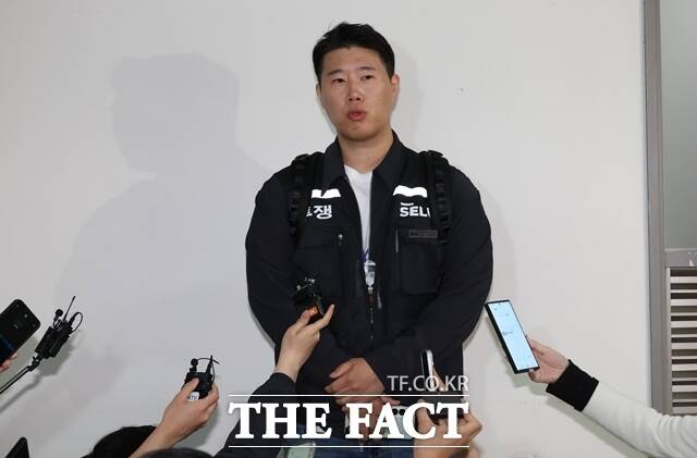 최승호 초기업노조삼성전자지부 위원장이 지난 13일 정부세종청사 중앙노동위원회에서 2차 사후조정 회의를 마친 뒤 최종 결렬을 선언하고 있다. /뉴시스