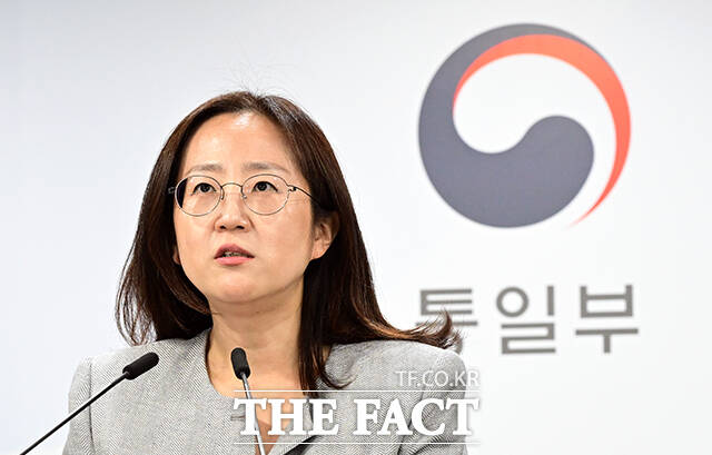 장윤정 통일부 부대변인이 15일 오전 서울 종로구 정부서울청사에서 현안 관련 정례브리핑을 하고 있다. /임영무 기자
