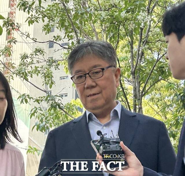 윤석열 정부의 대통령실 및 관저 이전 특혜 의혹을 받는 김대기 전 대통령실 비서실장이 15일 오전 3대 특검(내란·김건희·채상병) 미제 의혹을 수사하는 권창영 특별검사팀(종합특검)에 출석했다. /김해인 기자