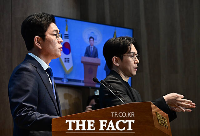 정원오 더불어민주당 서울시장 후보가 15일 오전 서울 여의도 국회 소통관에서 기자회견을 열고 공약발표를 하고 있다. /국회=배정한 기자