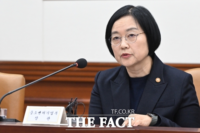 한성숙 중소벤처기업부 장관이 지난달 25일 서울 종로구 정부서울청사에서 열린 국가창업시대 전략회의에 참석해 모두발언을 하고 있다. /김성렬 기자