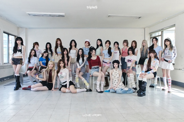 그룹 트리플에스가 새 앨범 'ASSEMBLE26 LOVE & POP Pt.1 LOVE'의 'Wallflower' 버전 콘셉트 포토를 공개했다./모드하우스
