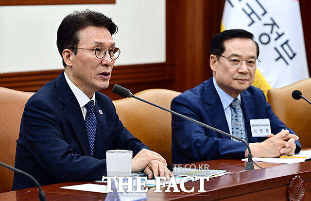 김민석 국무총리가 15일 오전 서울 종로구 정부서울청사에서 열린 민·관 대테러 업무혁신TF 최종보고회에 참석해 모두발언을 하고 있다. /임영무 기자