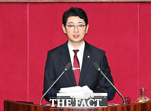 국민의힘이 17일 자당 의원들을 공직선거법 위반으로 고발한 더불어민주당 성평등가족위원회 위원들을 무고죄로 맞고발하기로 했다. 사진은 주진우 국민의힘 의원. /배정한 기자