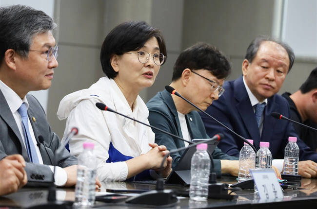 16일 국립경국대학교에서 열린 '경북 북부권 의대 신설 및 경북지역 필수의료 강화를 위한 간담회'에서 임미애 의원이 발언하고 있다. /임미애 의원실