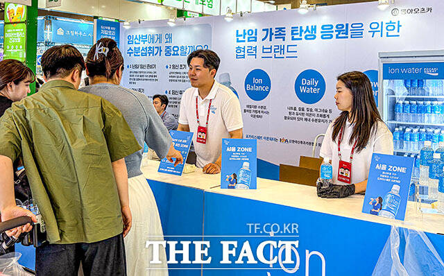 동아오츠카 포카리스웨트 이온워터가 14일부터 17일까지 경기도 고양시 킨텍스에서 열린 임신·출산·육아 박람회 ‘2026 킨텍스 코베 베이비페어&유아교육전’에 참가해 시민들에게 임산부 수분섭취 중요성을 알렸다. /동아오츠카