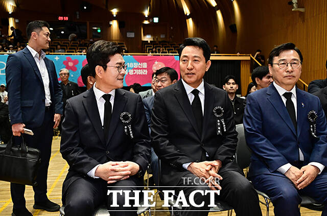 인사하는 오세훈 국민의힘 서울시장 후보(왼쪽)와 정원오 더불어민주당 서울시장 후보.