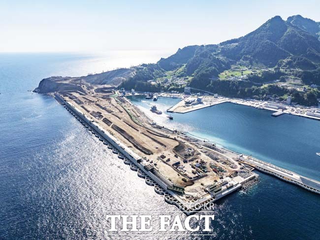오는 2028년 개항 예정인 울릉공항 건설 공사가 5월 현재 전체 공정률 77.50%를 기록하고 있다. /울릉군