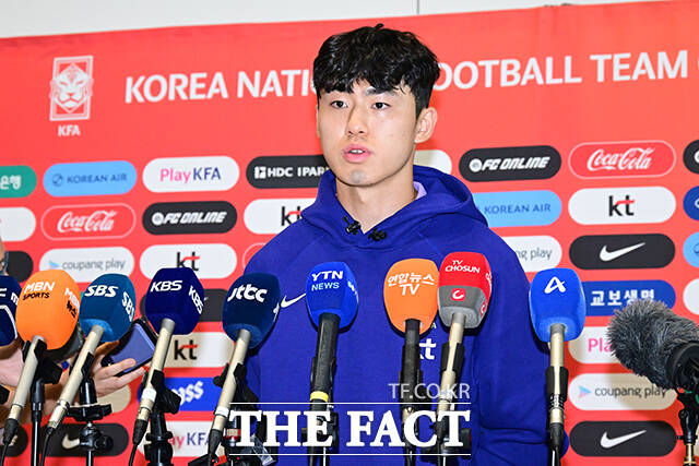 인터뷰 하는 축구대표팀 이기혁.