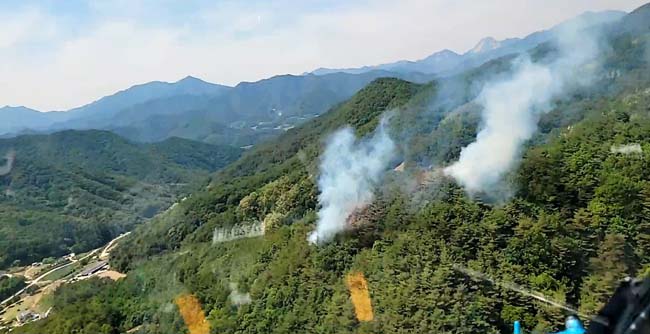 17일 산불이 발생했던 경북 문경시 가은읍에서 하루 만에 산불이 재발화해 오후 2시 57분에는 주불 진화가 완료됐다. /경북소방본부
