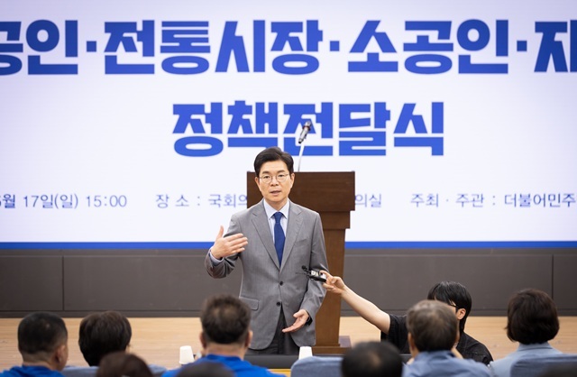 정원오 더불어민주당 서울시장 후보는 지난 14일 1시장 1명의 상권 성장 전문매니저를 배치해 서울 상권 20곳을 제2의 성수동으로 육성하겠다는 내용을 담은 소상공인의 든든한 동반자 서울 공약을 발표했다. /정원오 캠프