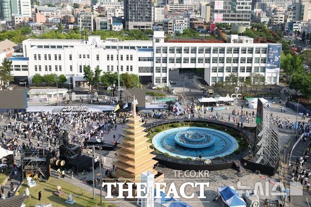 최근 복원 공사를 마무리하고 5·18 46주년인 18일 공식 개장한 광주시 동구 광산동 13번지 옛 전남도청 전경. /뉴시스