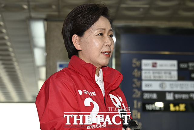 양향자 후보가 이 전 대통령과의 대화를 설명하고 있다.