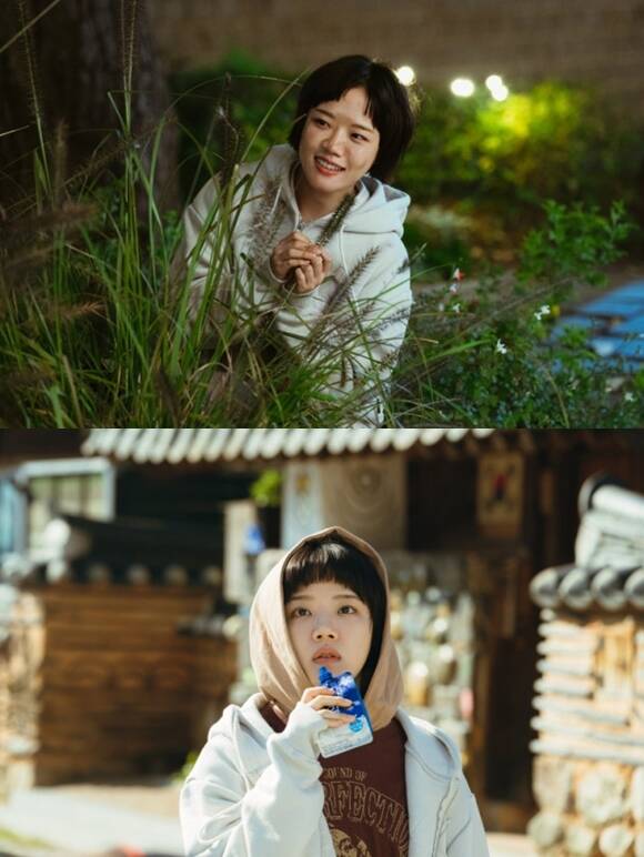 배우 김향기가 쿠팡플레이 시리즈 '로맨스의 절댓값' 속 여의주라는 캐릭터를 구현하기 위해 헤어스타일에 대한 아이디어도 내고 다양한 노력을 기울였다고 밝혔다. /쿠팡플레이