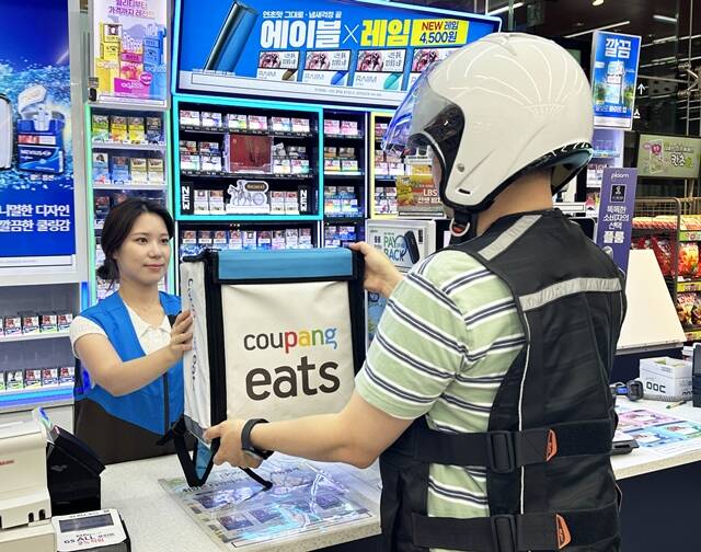 GS리테일이 운영하는 편의점 GS25도 19일부터 쿠팡이츠를 통해 서울·경기 및 6대 광역시(일부 지역 제외) 내 1000여점포에서 24시간 배달 서비스를 시작한다. /GS리테일