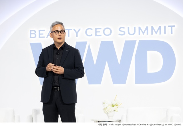 2026 WWD Beauty CEO Summit에서 발표 중인 김승환 아모레퍼시픽 대표이사. /아모레퍼시픽