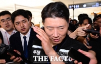  중노위 오전 회의 종료... 회의실 나서는 최승호 위원장 [TF사진관]