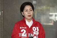  MB 예방 후 취재진 만난 양향자 경기지사 후보 [TF사진관]