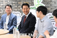  오세훈, 안철수 의원과 취업 준비 청년들 만나 격려 [TF사진관]