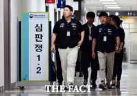  중앙노동위원회 회의 참석하는 최승호 삼성 초기업노조 위원장 [포토]