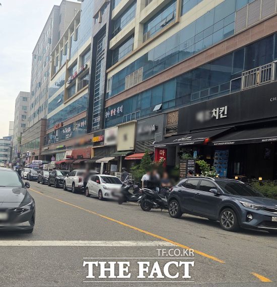 19일 낮 12시 경기도 화성시 소재 삼성전자 화성캠퍼스 인근 상가. 삼성전자 노조의 총파업(21일)을 이틀여 앞두고 점심시간임에도 상가 일대가 다소 한가한 모습이다. /박아론 기자